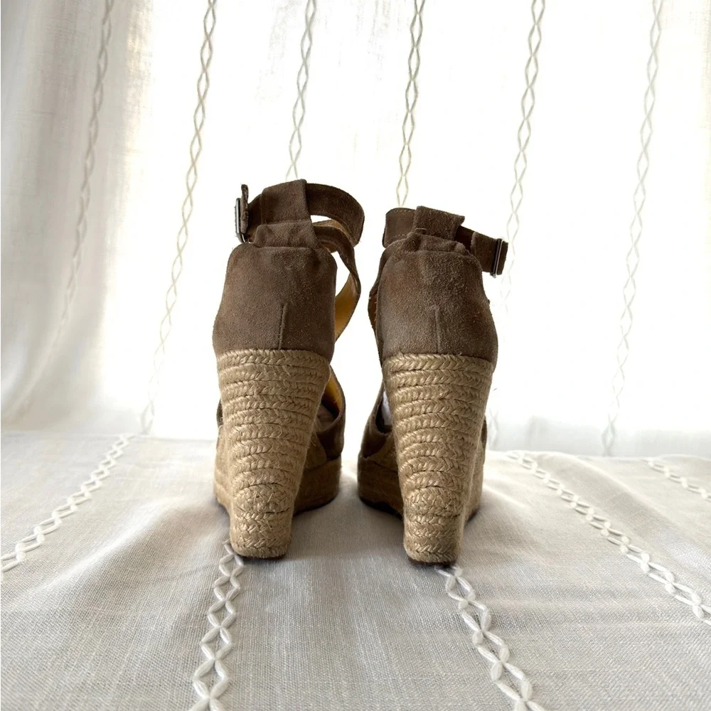 Bettye Muller Women’s Tan Suede Wedge Platform /Espadrille Shoes Size 9.